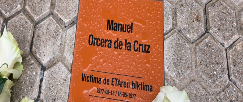 La AVT asiste en San Sebastián a la colocación de la placa en memoria de Manuel Orcera